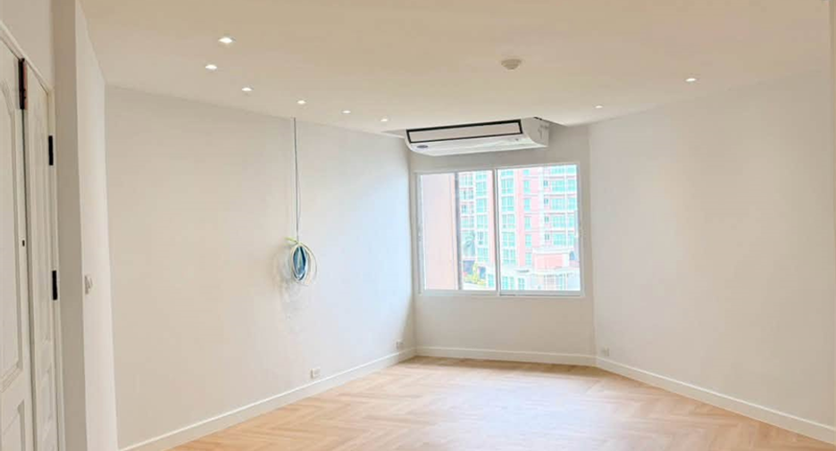 For sale 2 bedrooms condo in Yan Nawa, Bangkok