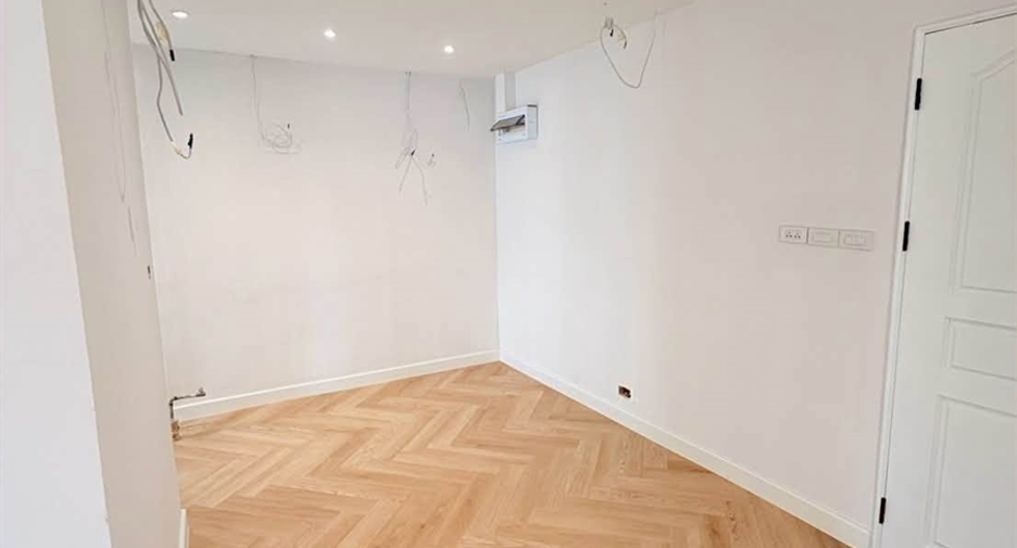For sale 2 bedrooms condo in Yan Nawa, Bangkok