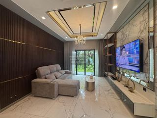 Haus zum Kauf mit 5 Zimmer in Bang Kruai, Nonthaburi