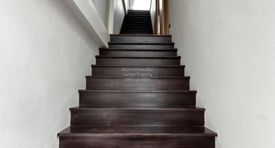 Casa adosada en venta de 3 habitaciones en Suan Luang, Bangkok