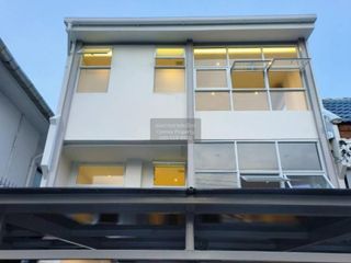 Casa adosada en venta de 3 habitaciones en Suan Luang, Bangkok