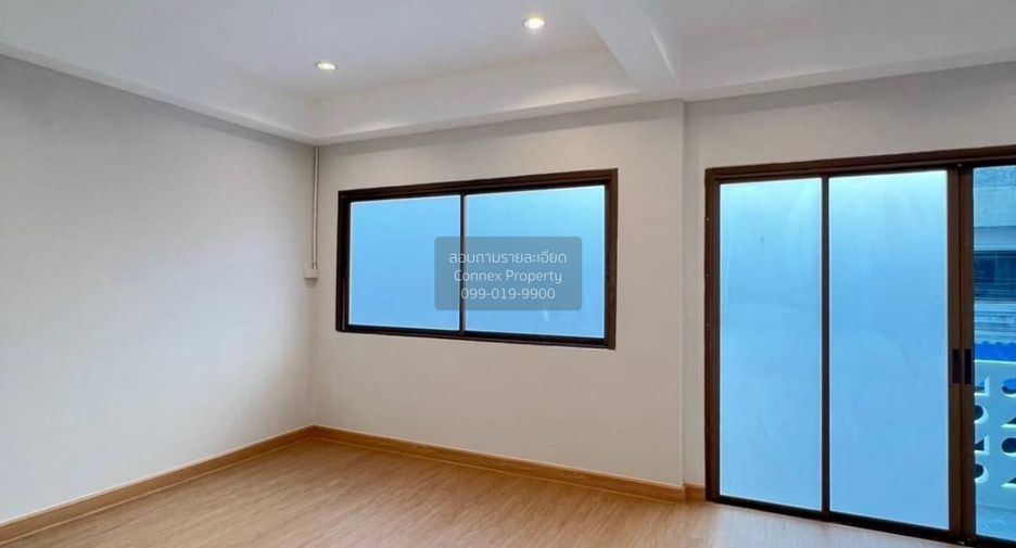 Casa adosada en venta de 4 habitaciones en Nong Khaem, Bangkok