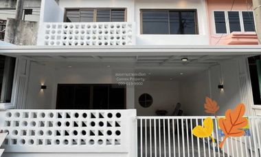 Casa adosada en venta de 4 habitaciones en Nong Khaem, Bangkok