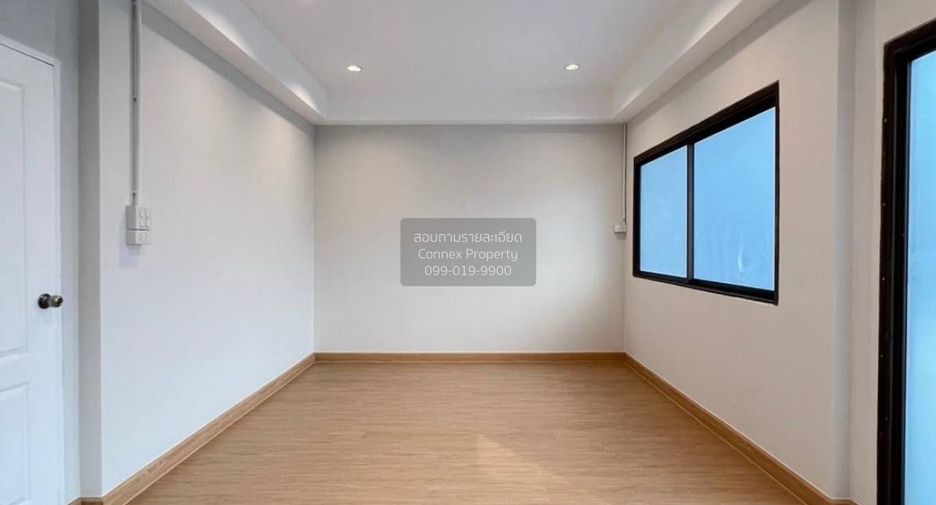 Casa adosada en venta de 4 habitaciones en Nong Khaem, Bangkok