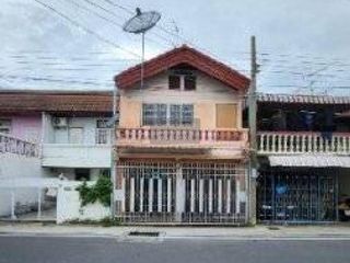 Casa adosada en venta de 3 habitaciones en Pak Kret, Nonthaburi