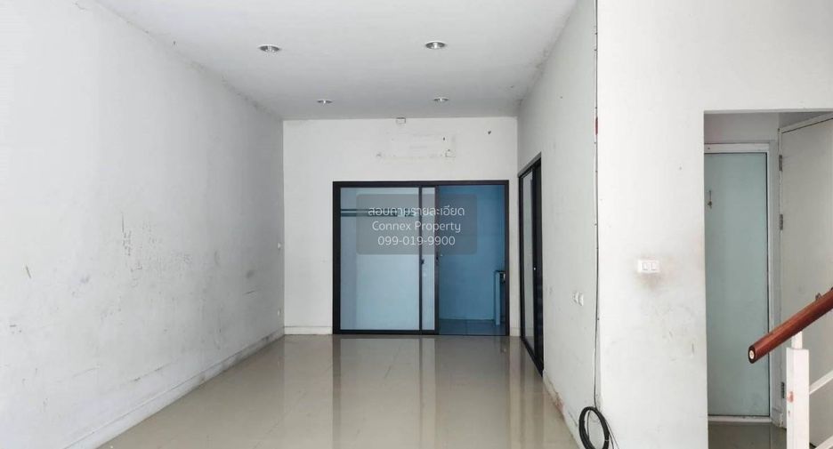 Casa adosada en venta de 3 habitaciones en Pak Kret, Nonthaburi
