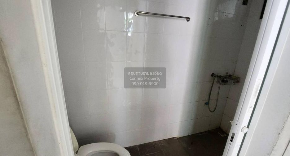 Casa adosada en venta de 3 habitaciones en Pak Kret, Nonthaburi