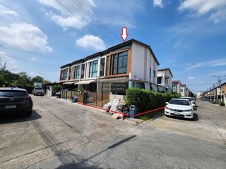 Casa adosada en venta de 3 habitaciones en Pak Kret, Nonthaburi