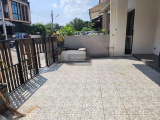 Casa adosada en venta de 3 habitaciones en Pak Kret, Nonthaburi
