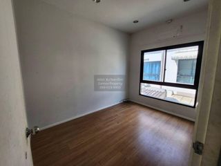 Casa adosada en venta de 3 habitaciones en Pak Kret, Nonthaburi