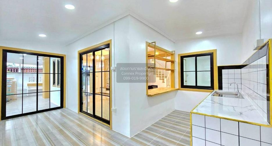 出售 4 卧室 联排别墅 在 Sai Noi, Nonthaburi