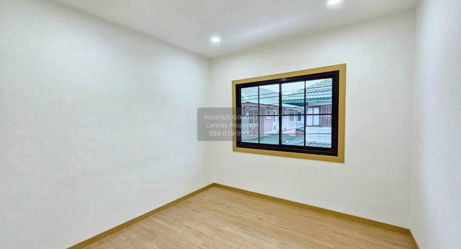 出售 4 卧室 联排别墅 在 Sai Noi, Nonthaburi