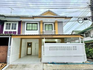 出售 4 卧室 联排别墅 在 Sai Noi, Nonthaburi