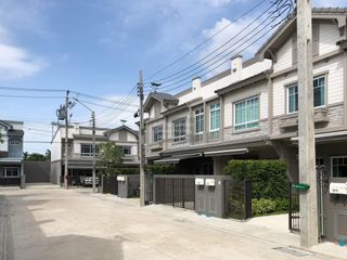 For sale 2 bedrooms townhouse in Bang Phli, Samut Prakan