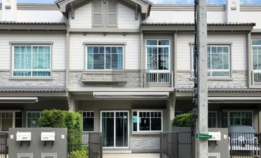 Casa adosada en venta de 2 habitaciones en Bang Phli, Samut Prakan