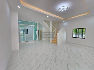 出售 5 卧室 联排别墅 在 Thanyaburi, Pathum Thani