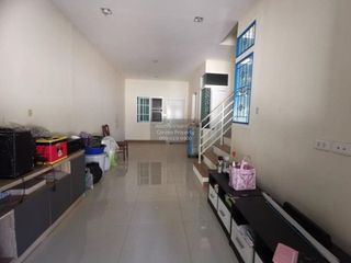 Casa adosada en venta de 4 habitaciones en Nong Khaem, Bangkok