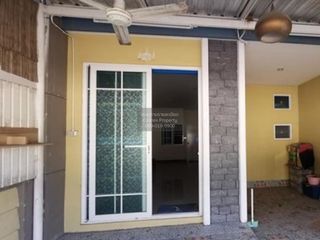 Casa adosada en venta de 4 habitaciones en Nong Khaem, Bangkok