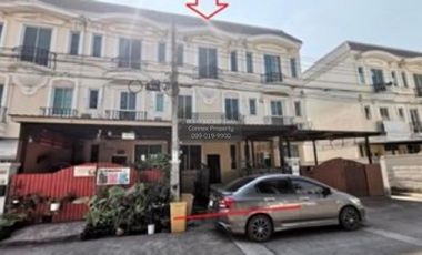 Casa adosada en venta de 3 habitaciones en Bang Khun Thian, Bangkok