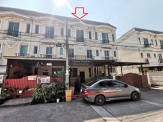 Casa adosada en venta de 3 habitaciones en Bang Khun Thian, Bangkok