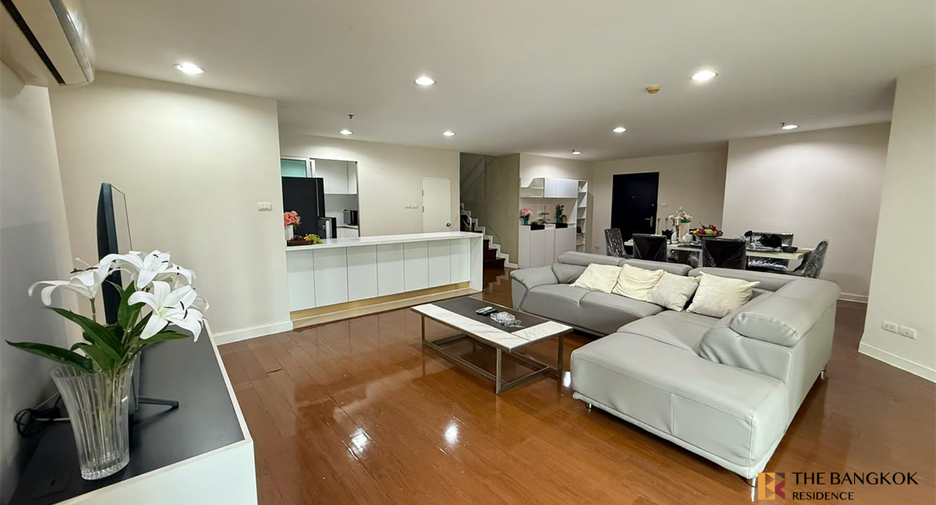 For sale 5 bedrooms condo in Huai Khwang, Bangkok