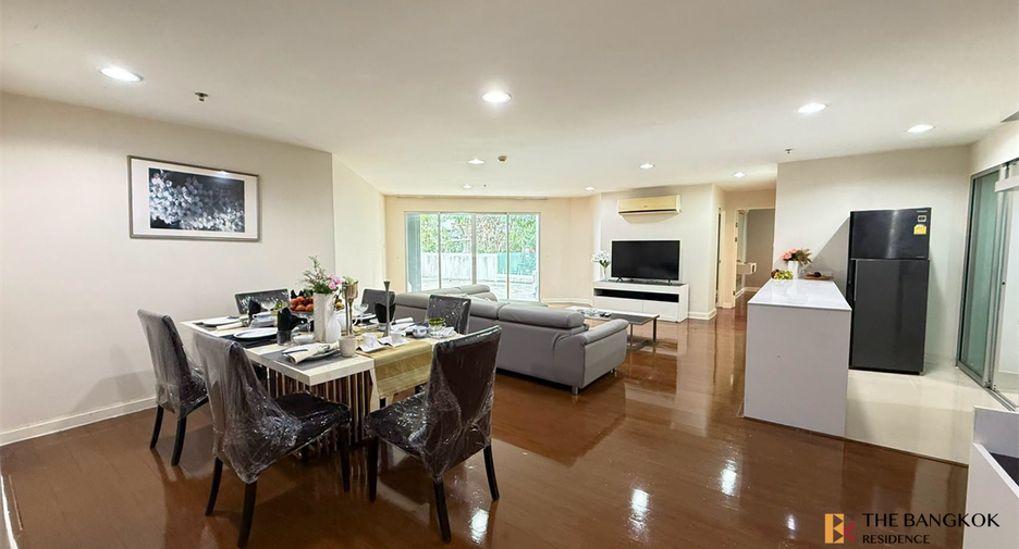 For sale 5 bedrooms condo in Huai Khwang, Bangkok
