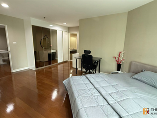 For sale 5 bedrooms condo in Huai Khwang, Bangkok