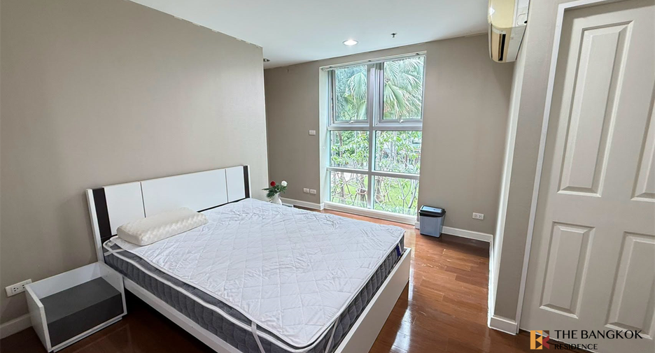 For sale 5 bedrooms condo in Huai Khwang, Bangkok