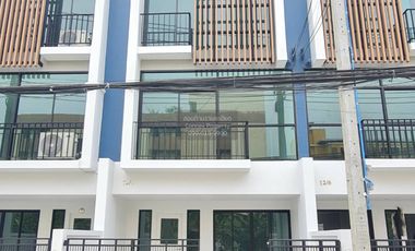 Reihenhaus zum Kauf mit 3 Zimmer in Mueang Samut Prakan, Samut Prakan
