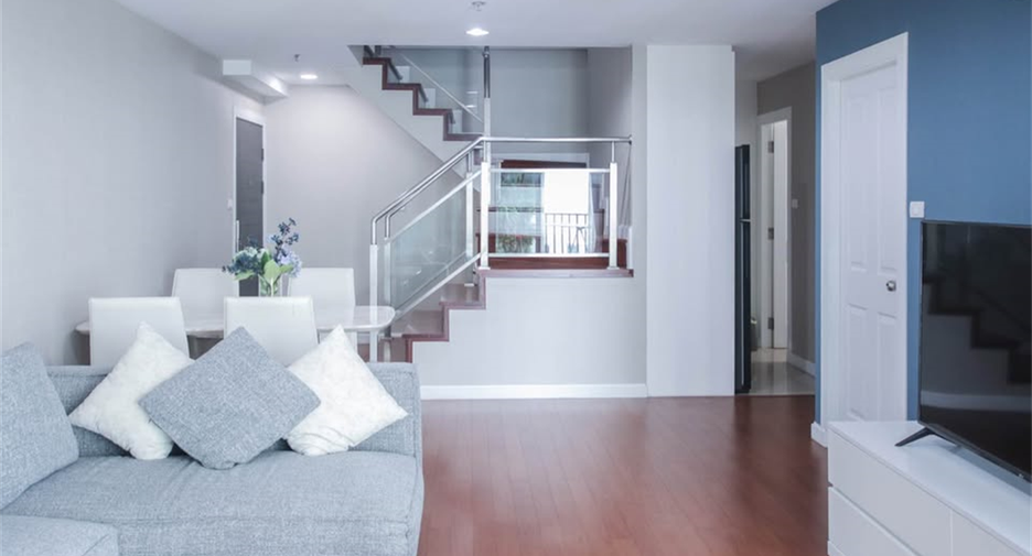 Wohnung zur Miete mit 3 Zimmer in Huai Khwang, Bangkok
