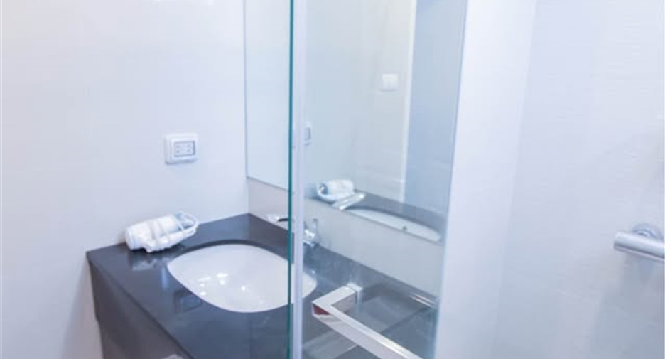 Wohnung zur Miete mit 3 Zimmer in Huai Khwang, Bangkok