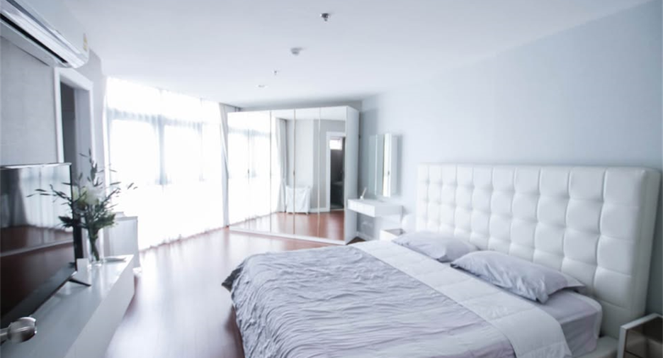 Wohnung zur Miete mit 3 Zimmer in Huai Khwang, Bangkok