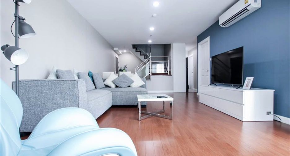 Wohnung zur Miete mit 3 Zimmer in Huai Khwang, Bangkok