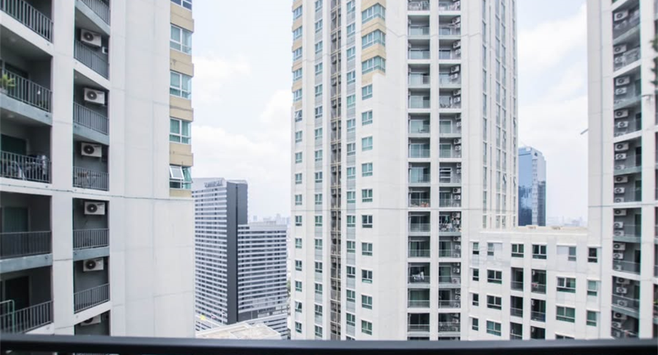 Wohnung zur Miete mit 3 Zimmer in Huai Khwang, Bangkok