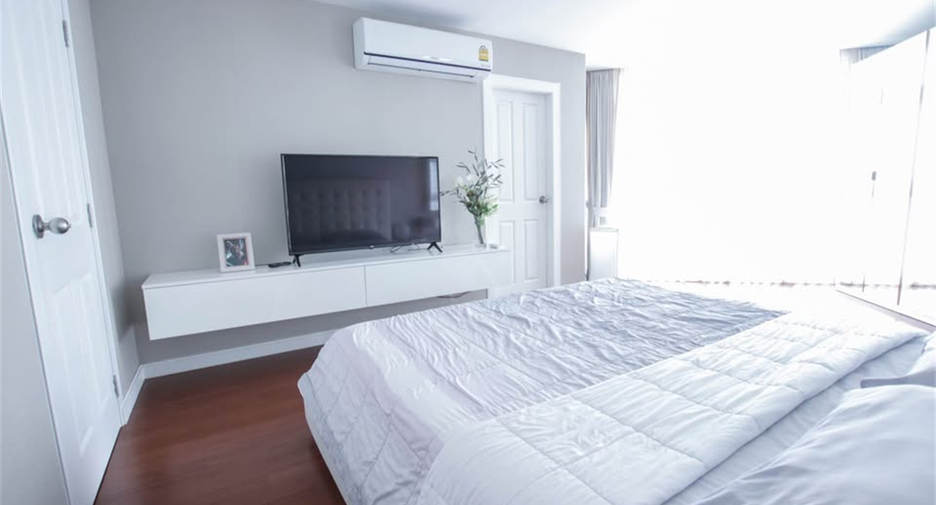 Wohnung zur Miete mit 3 Zimmer in Huai Khwang, Bangkok