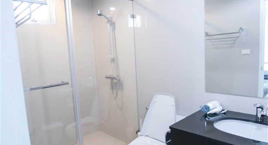 Wohnung zur Miete mit 3 Zimmer in Huai Khwang, Bangkok
