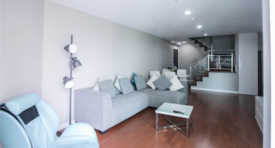 Wohnung zur Miete mit 3 Zimmer in Huai Khwang, Bangkok