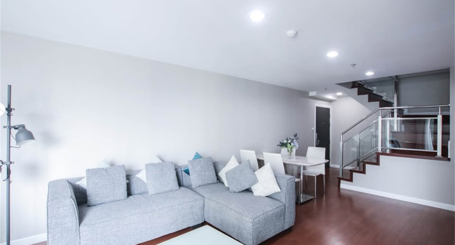 Wohnung zur Miete mit 3 Zimmer in Huai Khwang, Bangkok