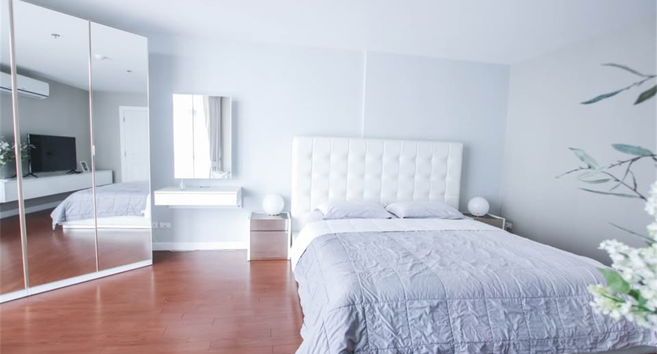 Wohnung zur Miete mit 3 Zimmer in Huai Khwang, Bangkok