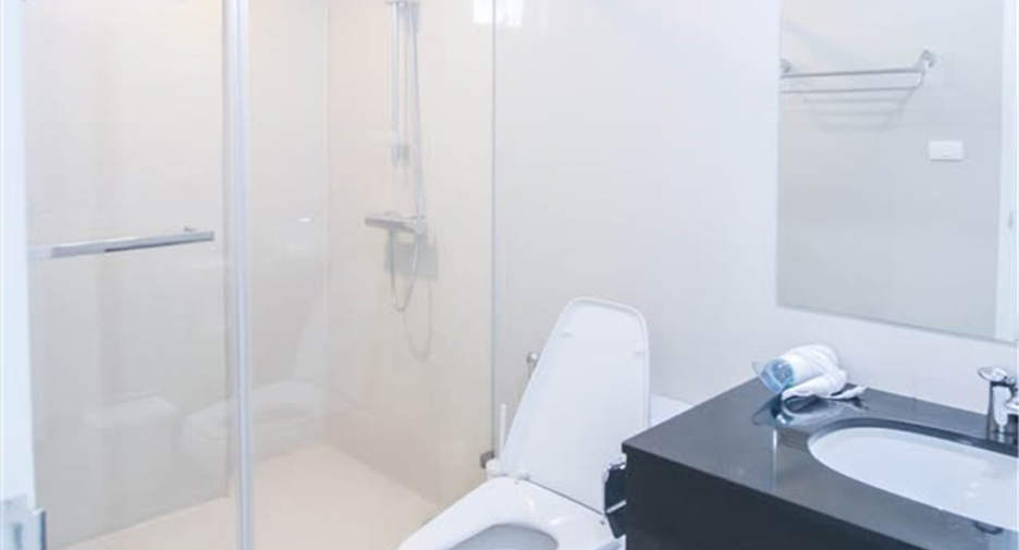 Wohnung zur Miete mit 3 Zimmer in Huai Khwang, Bangkok