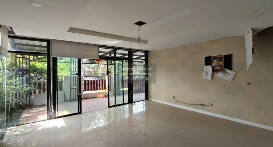 For sale 4 bedrooms townhouse in Bang Phli, Samut Prakan