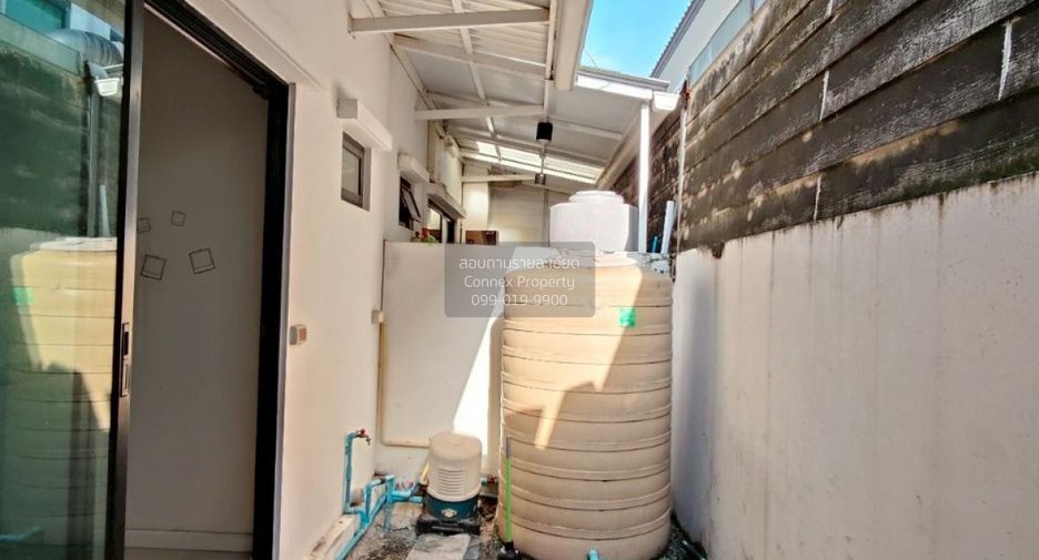 For sale 3 bedrooms townhouse in Mueang Samut Prakan, Samut Prakan