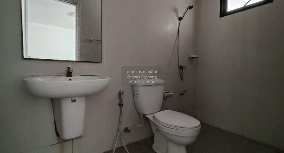 For sale 3 bedrooms townhouse in Mueang Samut Prakan, Samut Prakan