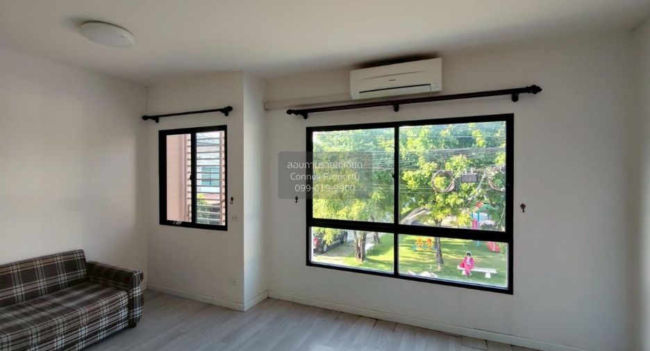 For sale 3 bedrooms townhouse in Mueang Samut Prakan, Samut Prakan