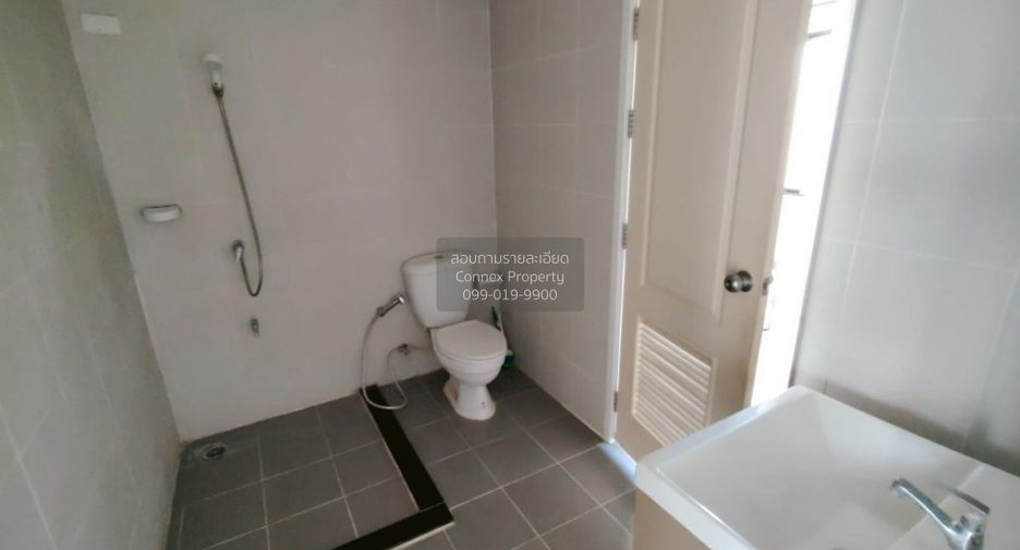 For sale 3 bedrooms townhouse in Mueang Samut Prakan, Samut Prakan