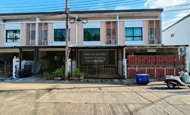 For sale 3 bedrooms townhouse in Mueang Samut Prakan, Samut Prakan