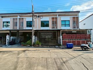 For sale 3 bedrooms townhouse in Mueang Samut Prakan, Samut Prakan