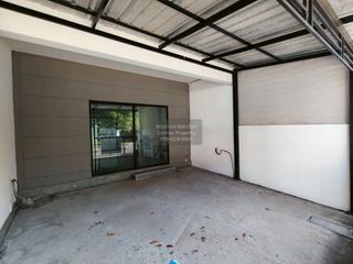 For sale 3 bedrooms townhouse in Mueang Samut Prakan, Samut Prakan
