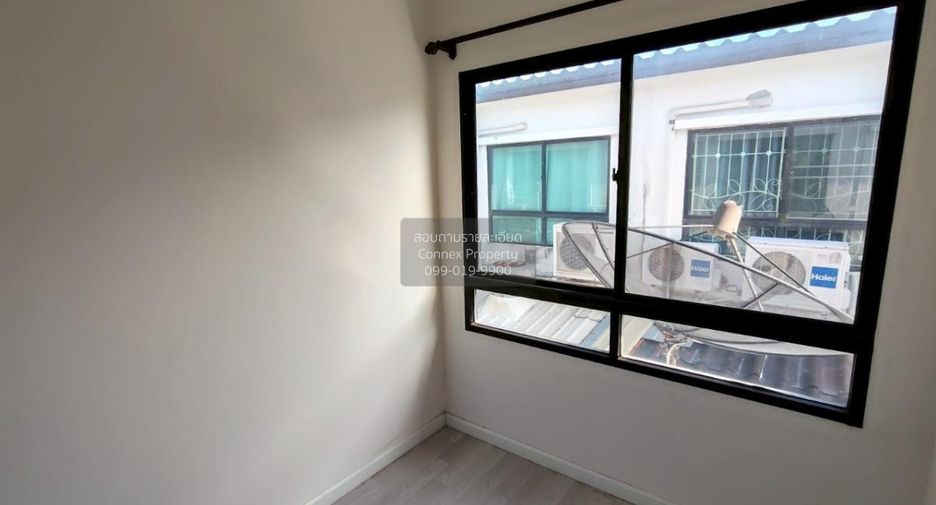 For sale 3 bedrooms townhouse in Mueang Samut Prakan, Samut Prakan