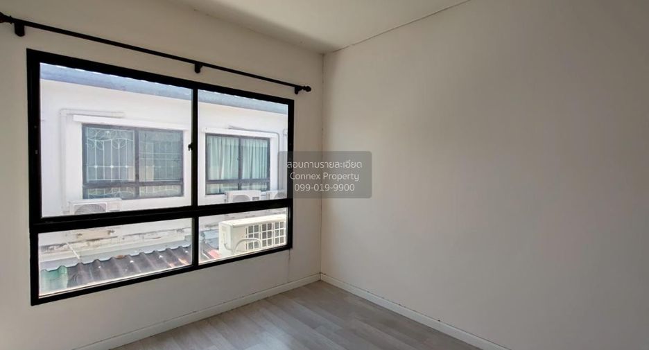 For sale 3 bedrooms townhouse in Mueang Samut Prakan, Samut Prakan
